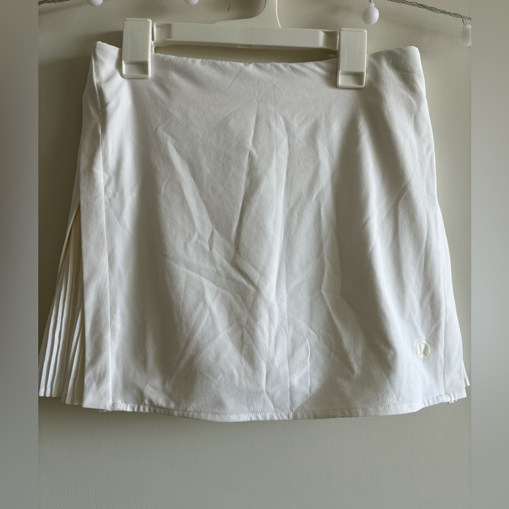 Lululemon golf/tennis skirt size 4 worn once perfect condition